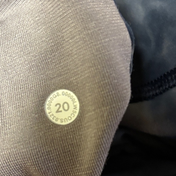 Women’s lululemon Navy Tie-Dye Leggings- size 20 - Picture 4 of 7